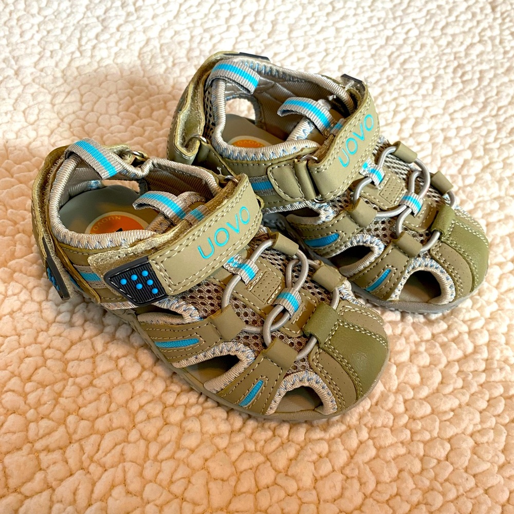 Little kids outdoor sandals, size 8.5